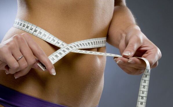 După ce a slăbit 7 kg într-o săptămână datorită dietelor și exercițiilor, puteți obține forme grațioase. 