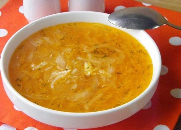 Supa de varză este în meniu pentru toți cei care vor să slăbească datorită varzelor murate